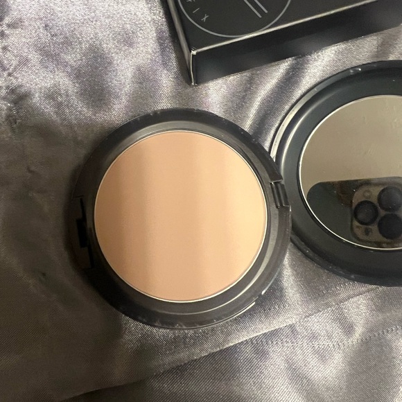 Mac Cosmetics Studio Fix Powder Plus Foundation NW13. Full size - Picture 9 of 10
